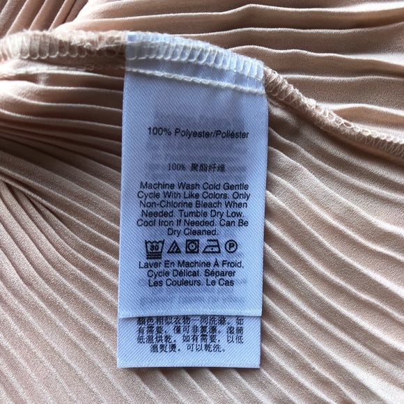 Donna Karan Pleated Blouse NWOT - Picture 6 of 8